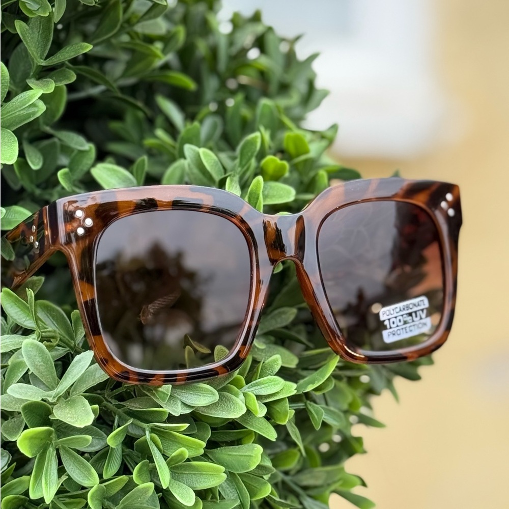 Oversized Fashion Retro Square Sunglasses for Women Vintage Style 50mm